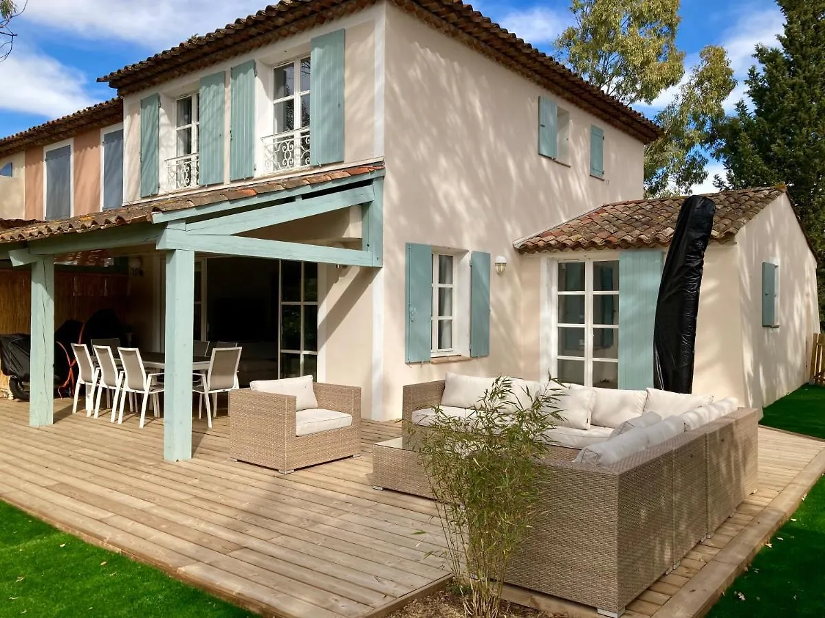Les Restanques Maison Du Lac 4 Chambres Grimaud 0*,  France